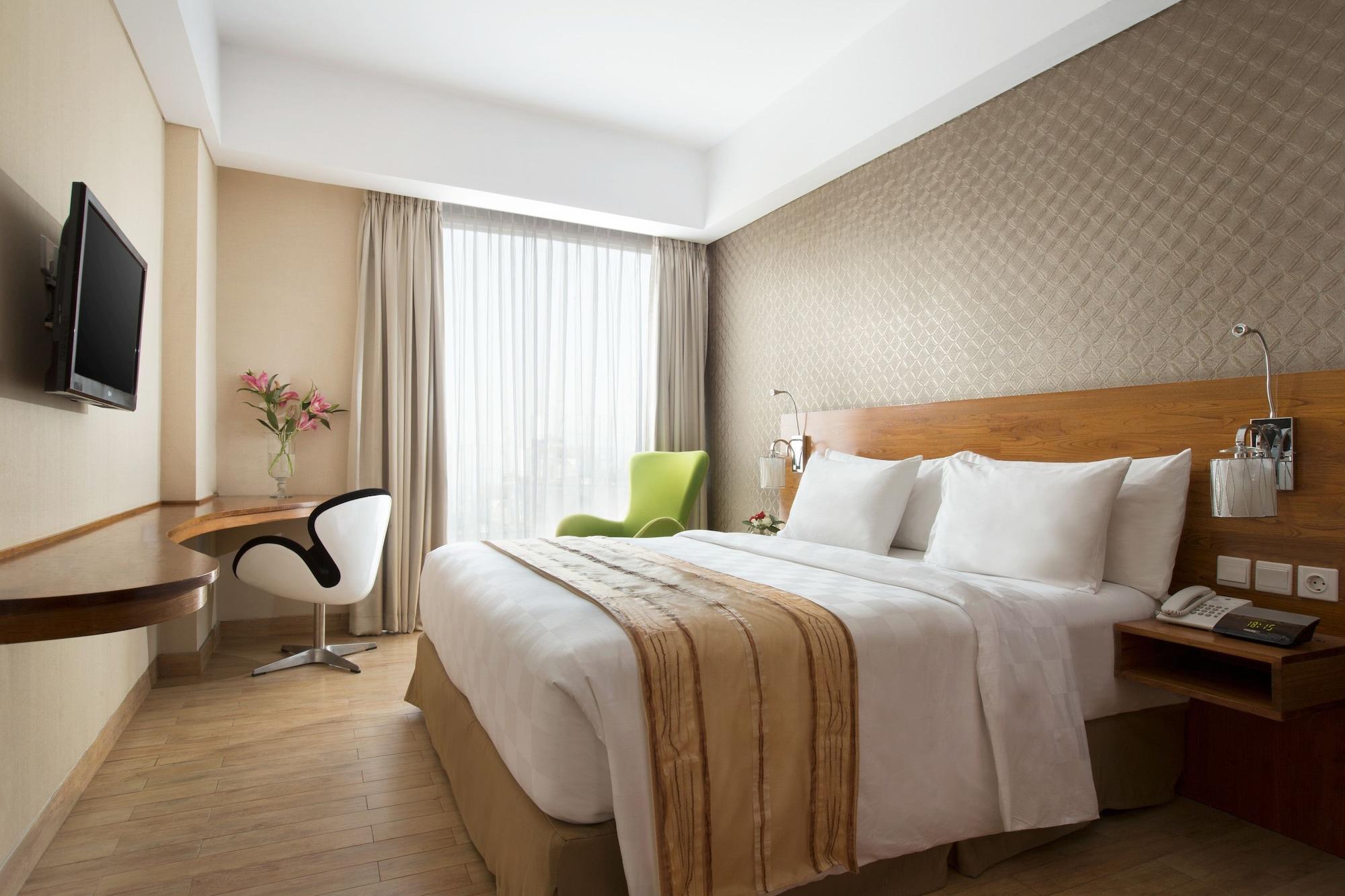 Hariston Hotel & Suites, Pluit - Джакарта Экстерьер фото