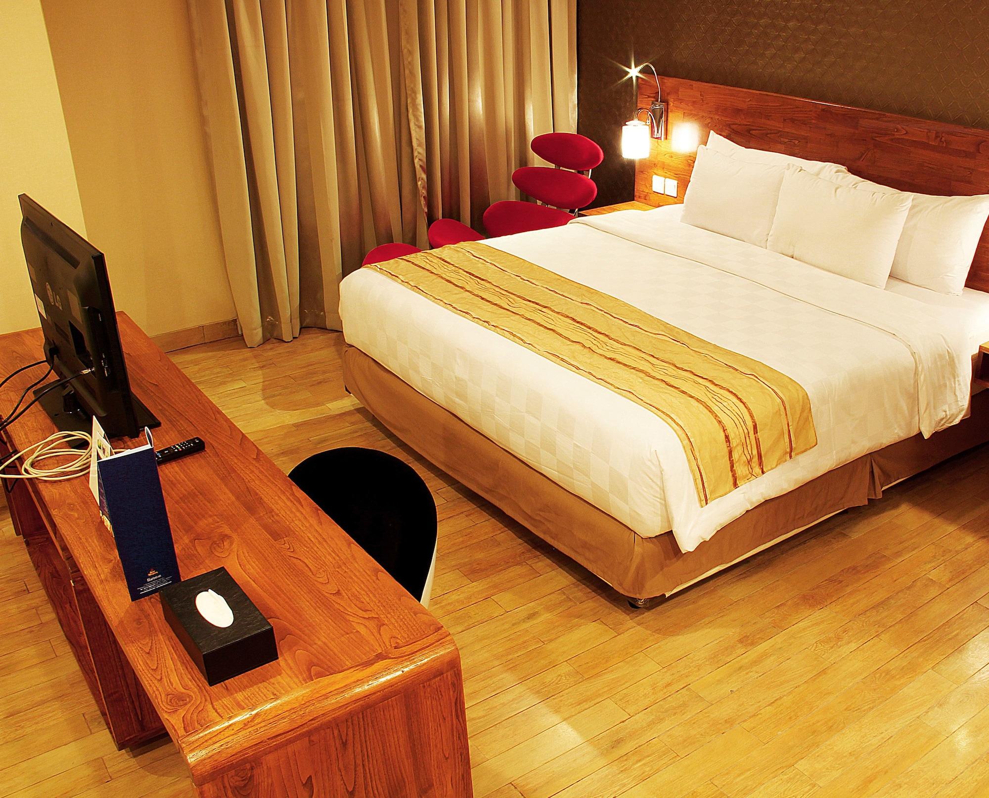 Hariston Hotel & Suites, Pluit - Джакарта Экстерьер фото