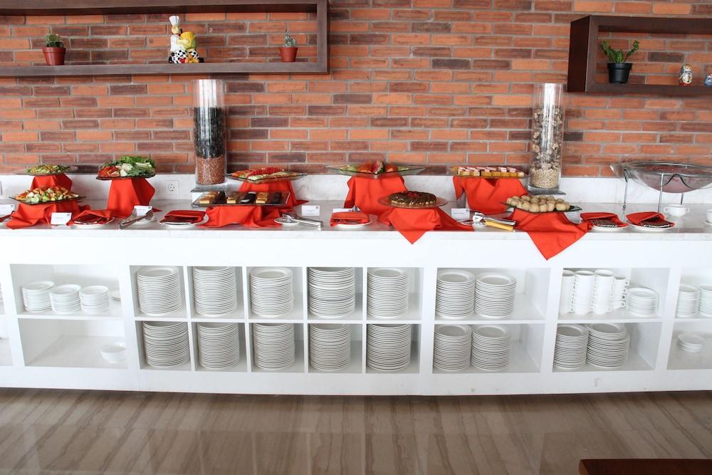 Hariston Hotel & Suites, Pluit - Джакарта Экстерьер фото