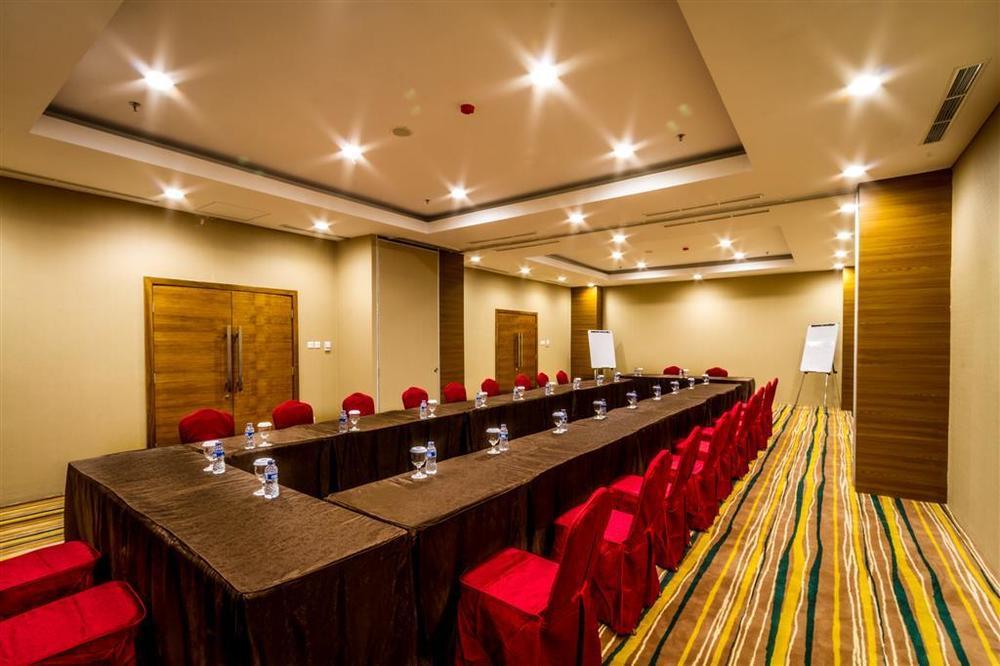 Hariston Hotel & Suites, Pluit - Джакарта Экстерьер фото