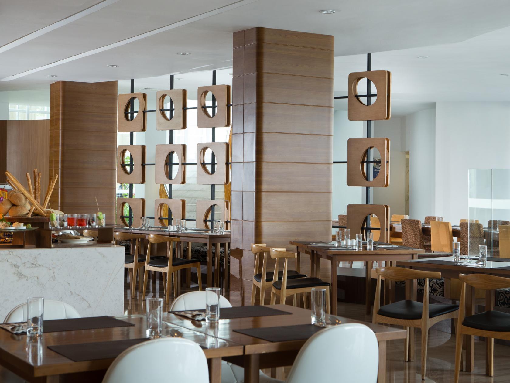 Hariston Hotel & Suites, Pluit - Джакарта Экстерьер фото