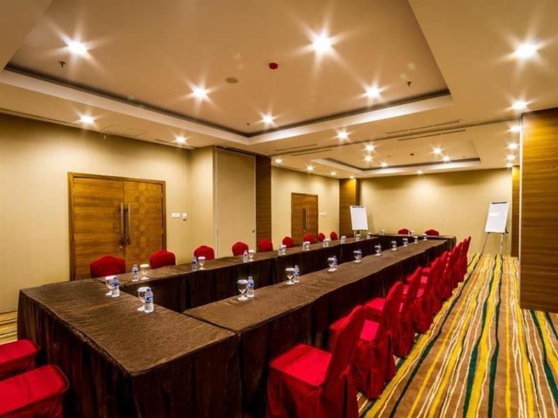 Hariston Hotel & Suites, Pluit - Джакарта Экстерьер фото