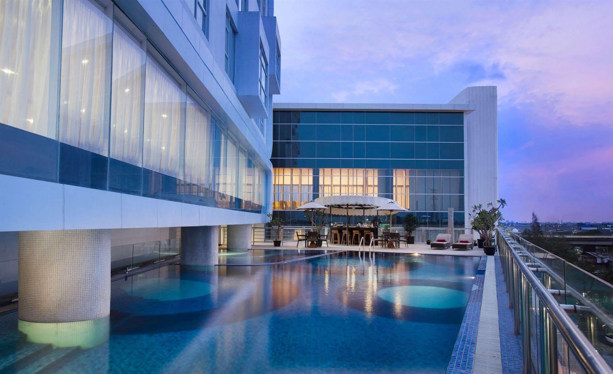 Hariston Hotel & Suites, Pluit - Джакарта Экстерьер фото