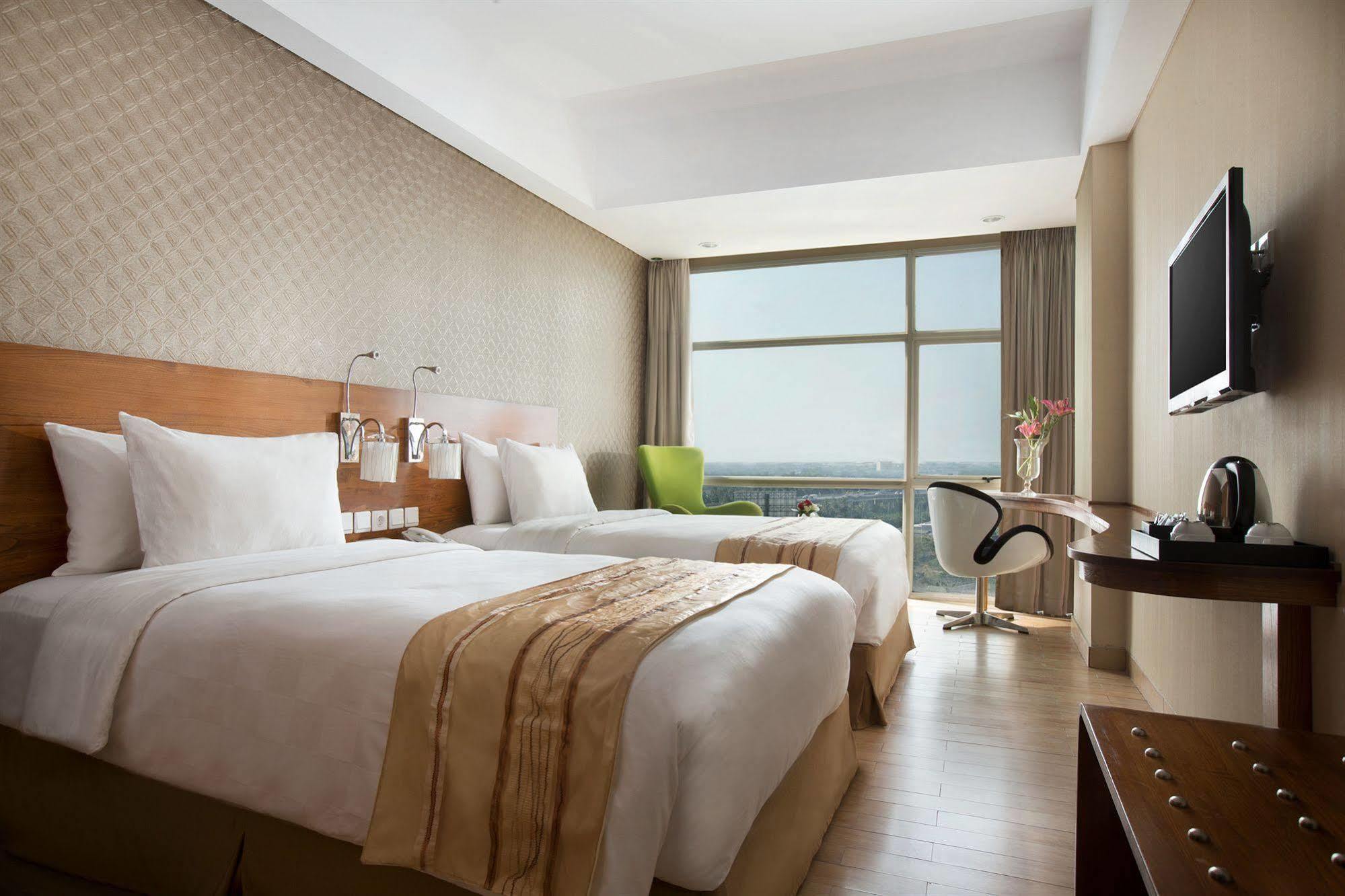 Hariston Hotel & Suites, Pluit - Джакарта Экстерьер фото