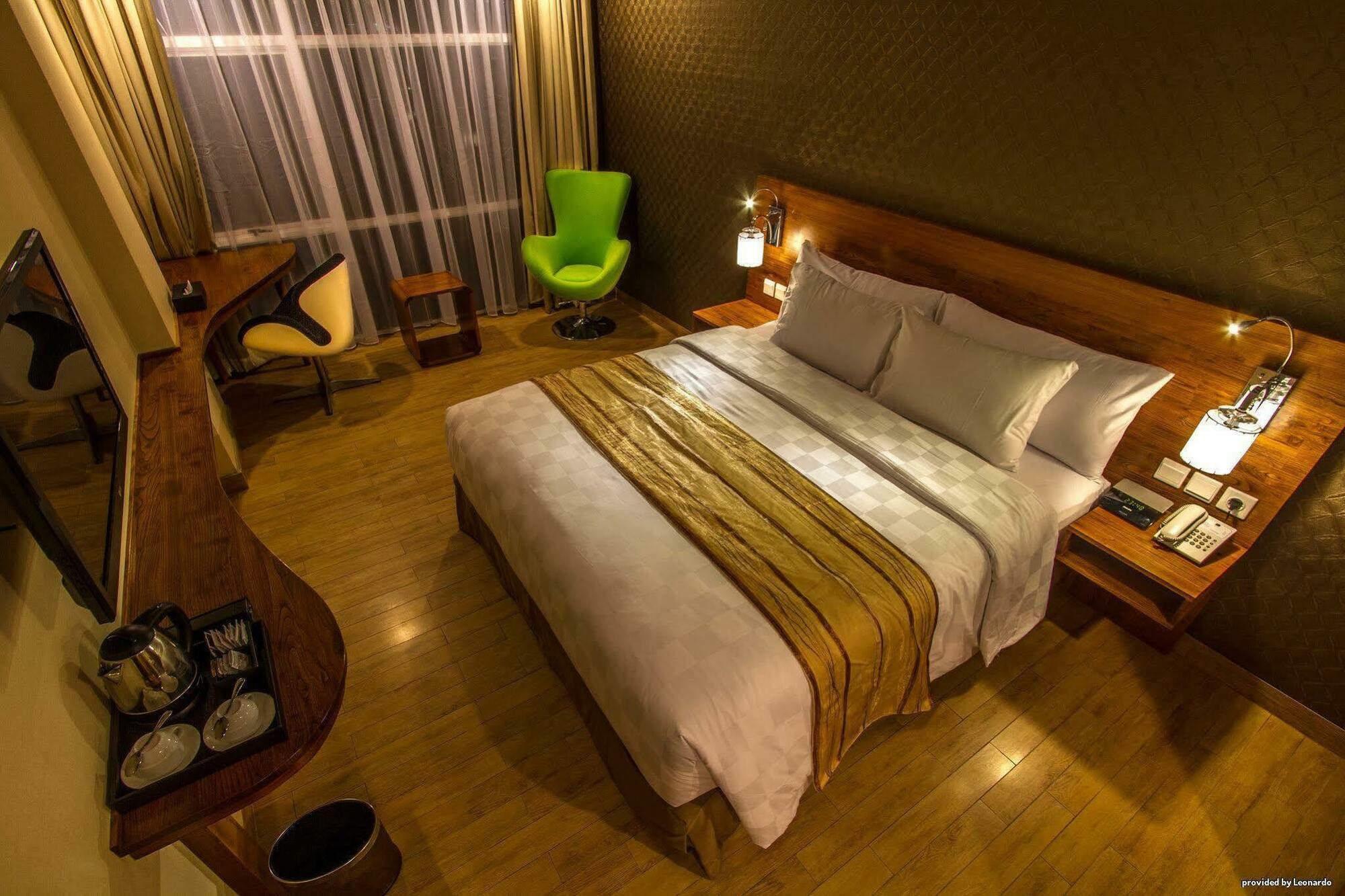 Hariston Hotel & Suites, Pluit - Джакарта Экстерьер фото