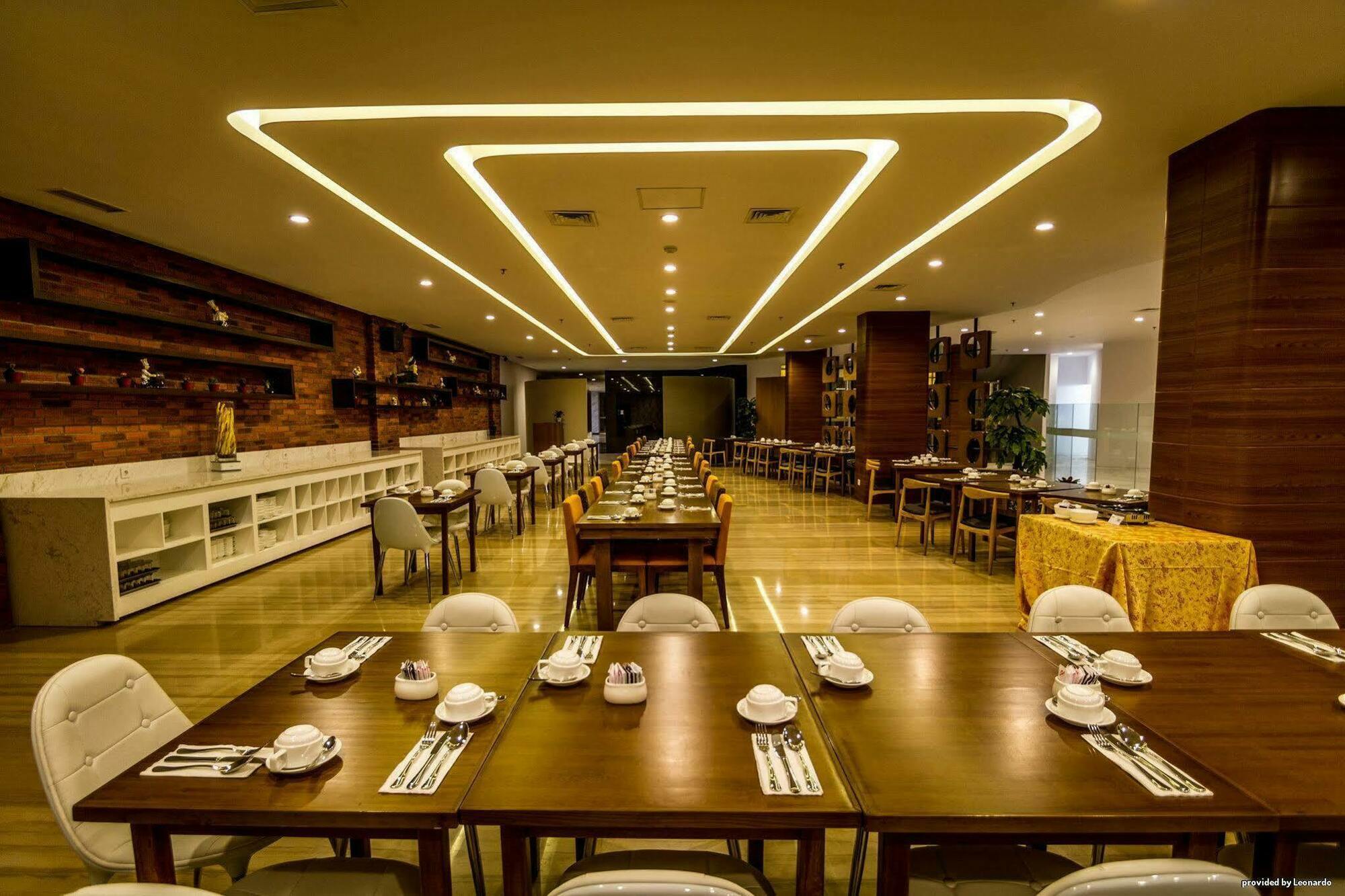 Hariston Hotel & Suites, Pluit - Джакарта Экстерьер фото