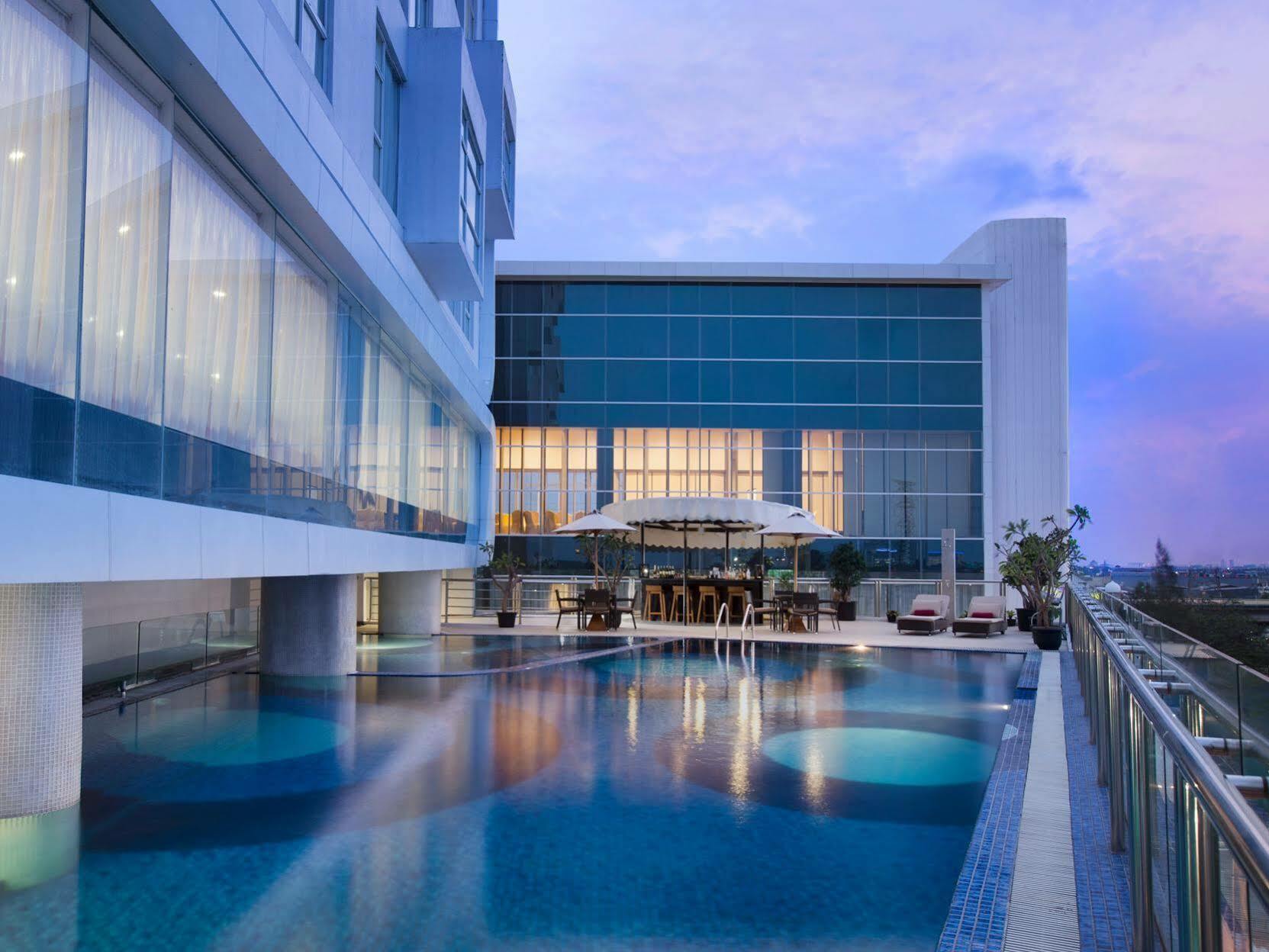 Hariston Hotel & Suites, Pluit - Джакарта Экстерьер фото