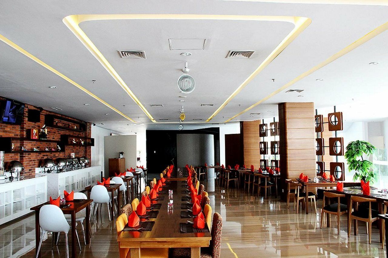 Hariston Hotel & Suites, Pluit - Джакарта Экстерьер фото