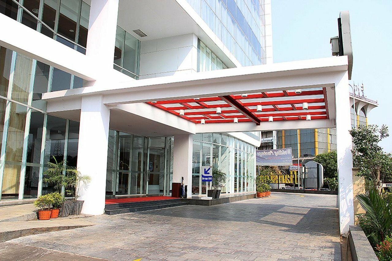 Hariston Hotel & Suites, Pluit - Джакарта Экстерьер фото