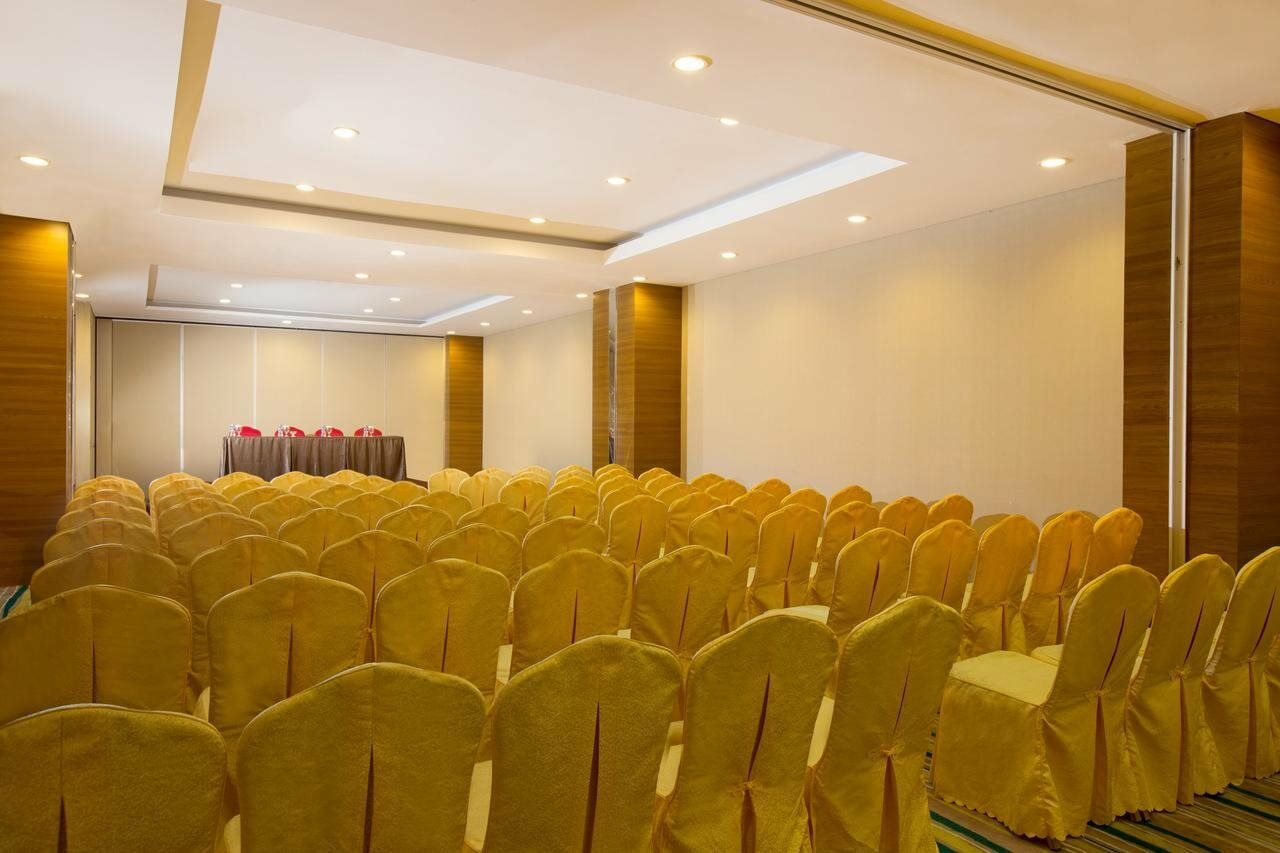 Hariston Hotel & Suites, Pluit - Джакарта Экстерьер фото